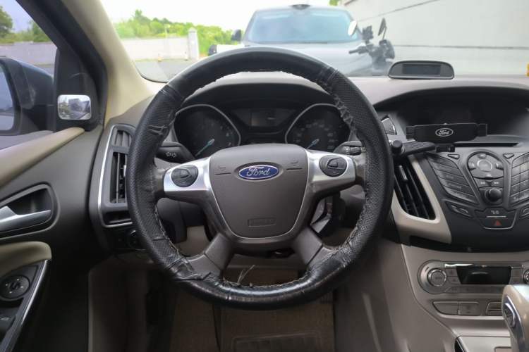 Used Ford Focus 2012 Hatchback 1.6L Automatic Fashion Edition Steering Wheel