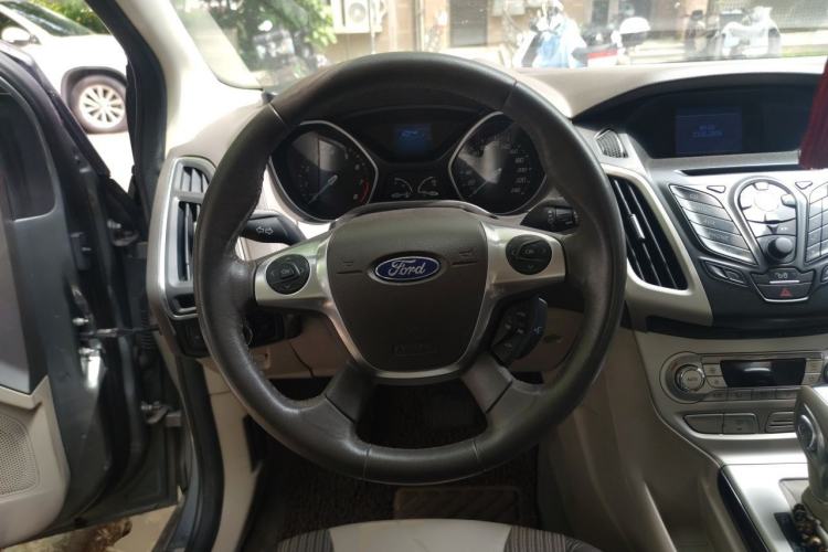 Used Ford Focus 2012 Sedan 1.6L Automatic Fashion Edition Steering Wheel