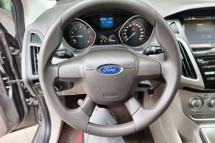 Used Ford Focus 2012 Sedan 1.6L Automatic Comfort Model Steering Wheel