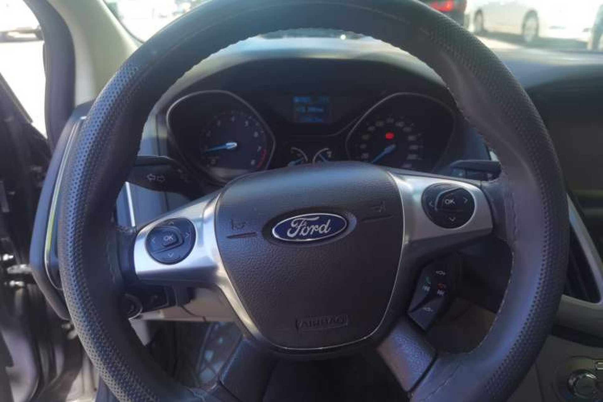 Used Ford Focus 2012 Sedan 1.6L Automatic Comfort Model Steering Wheel