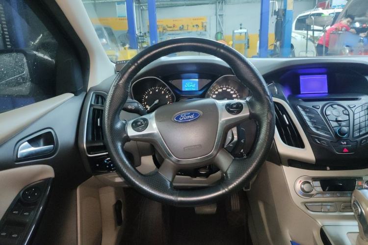 Used Ford Focus 2012 Sedan 1.6L Automatic Fashion Edition Steering Wheel