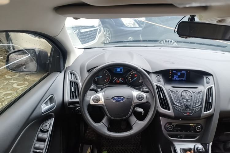 Used Ford Focus 2012 Sedan 1.6L Manual Fashion Edition Steering Wheel