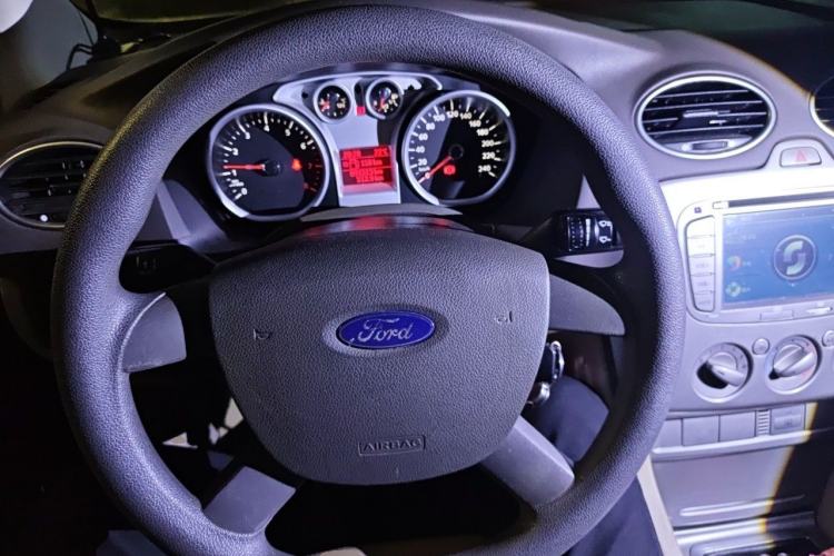 Used Ford Focus 2012 Sedan Classic 1.8L Manual Fashion Edition Steering Wheel