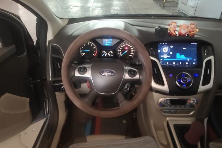 Used Ford Focus 2012 Sedan 1.6L Manual Fashion Edition Steering Wheel