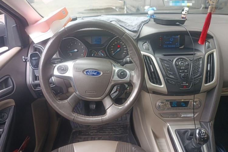 Used Ford Focus 2012 Sedan 1.6L Manual Fashion Edition Steering Wheel