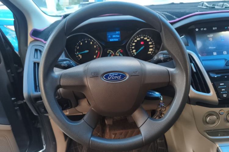 Used Ford Focus 2012 Sedan 1.6L Manual Comfort Model Steering Wheel