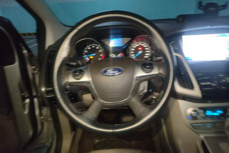 Used Ford Focus 2012 Sedan 1.6L Automatic Fashion Edition Steering Wheel