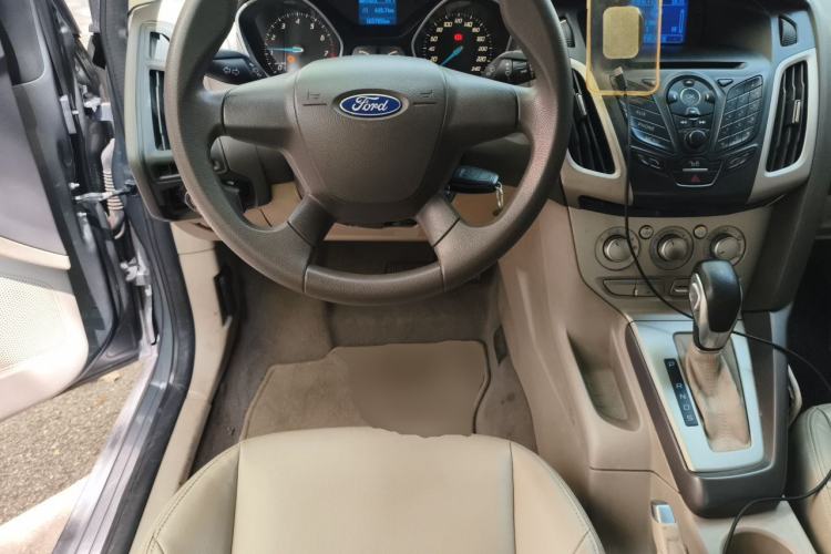 Used Ford Focus 2012 Sedan 1.6L Automatic Comfort Model Steering Wheel