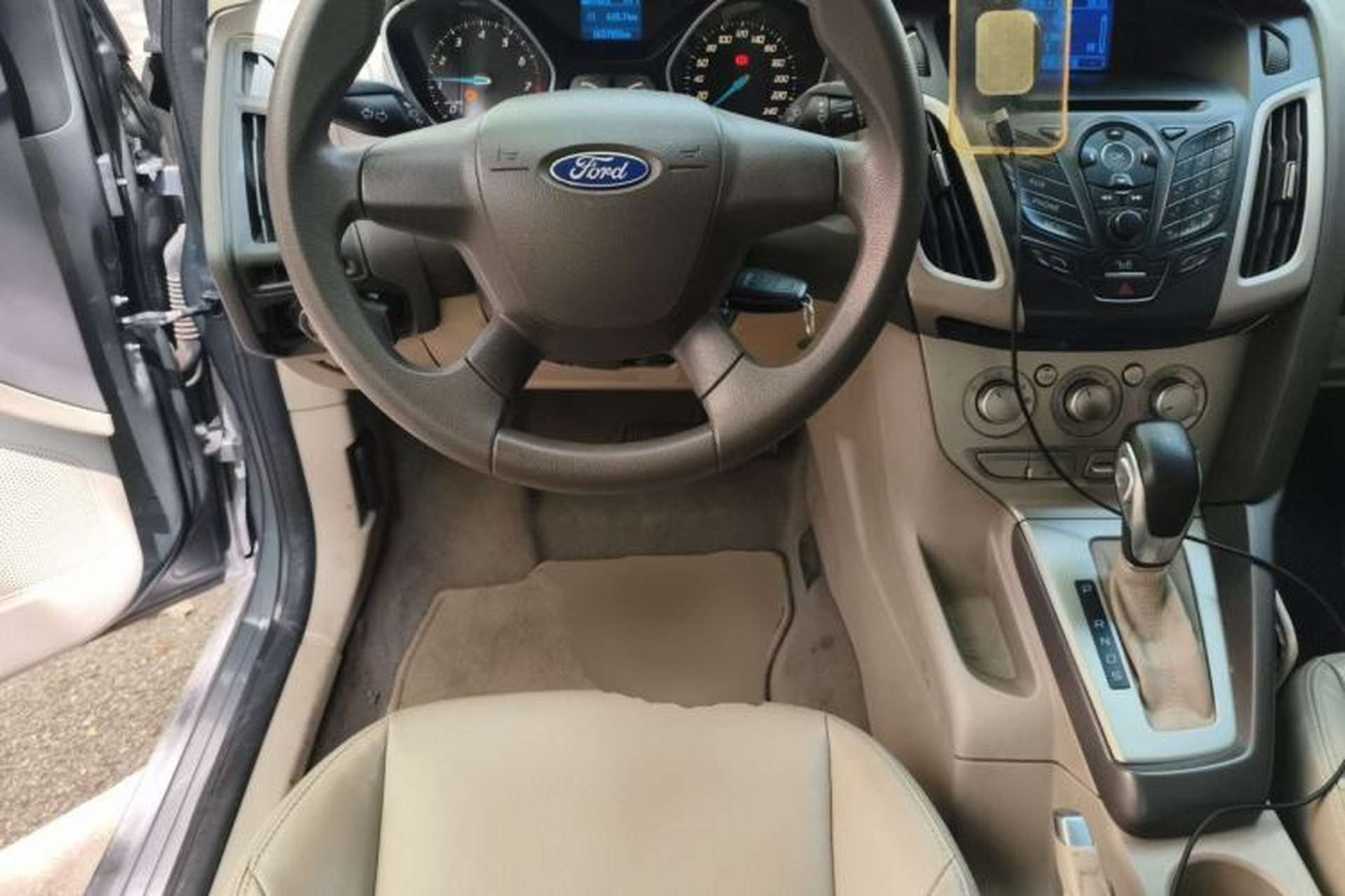 Used Ford Focus 2012 Sedan 1.6L Automatic Comfort Model Steering Wheel