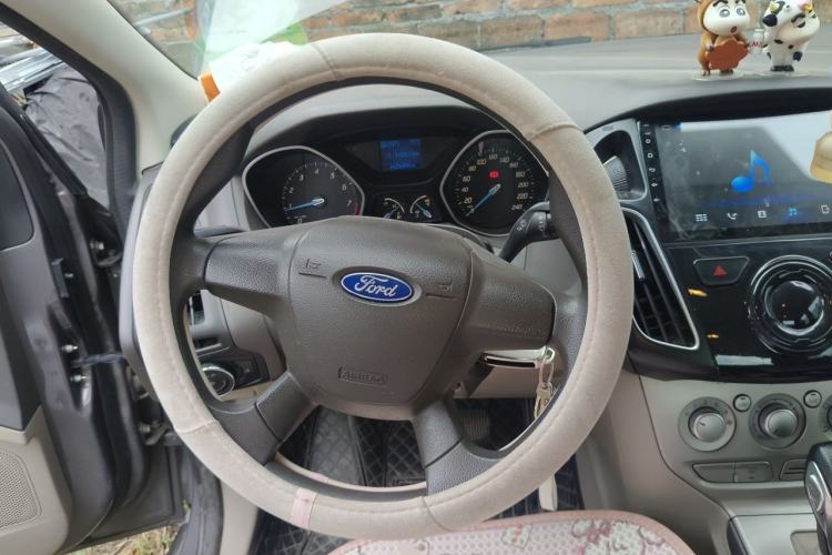 Used Ford Focus 2012 Sedan 1.6L Automatic Comfort Model Steering Wheel