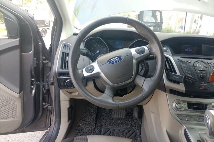 Used Ford Focus 2012 Sedan 1.6L Automatic Fashion Edition Steering Wheel
