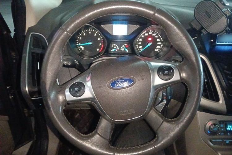 Used Ford Focus 2012 Sedan 1.6L Automatic Fashion Edition Steering Wheel