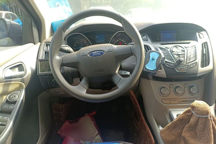 Used Ford Focus 2012 Sedan 1.6L Manual Comfort Model Steering Wheel