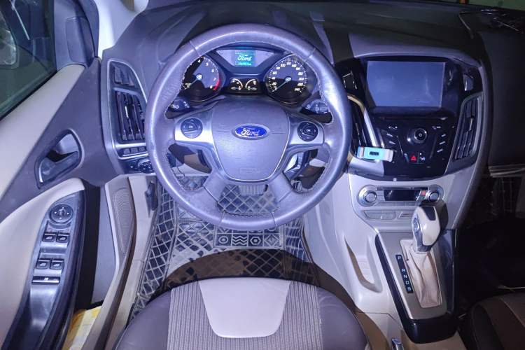 Used Ford Focus 2012 Sedan 1.6L Automatic Fashion Edition Steering Wheel