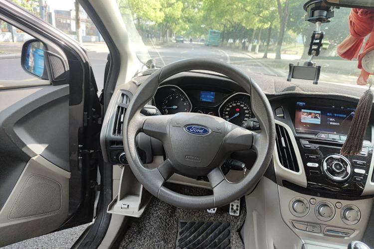 Used Ford Focus 2012 Sedan 1.6L Manual Comfort Model Steering Wheel