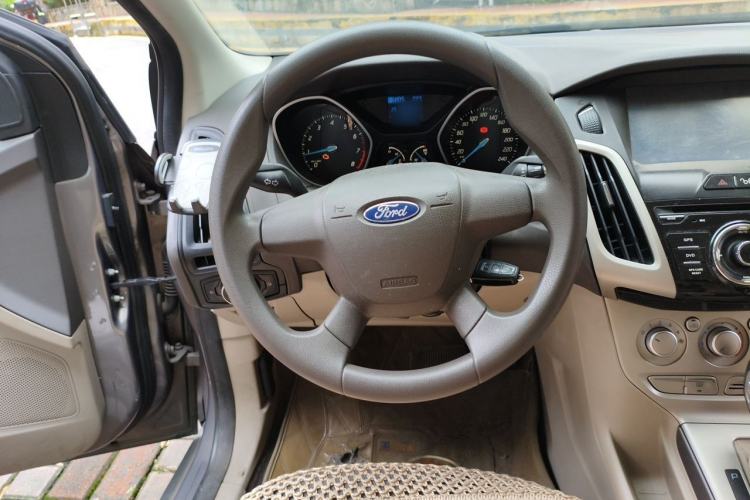 Used Ford Focus 2012 Sedan 1.6L Automatic Comfort Model Steering Wheel