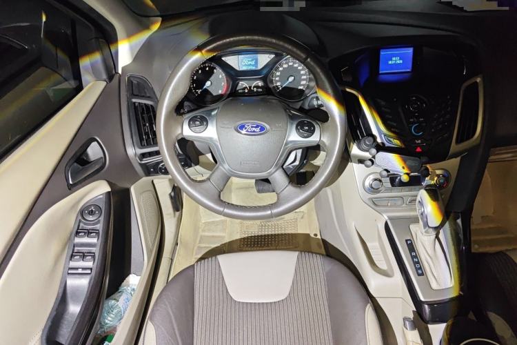 Used Ford Focus 2012 Sedan 1.6L Automatic Fashion Edition Steering Wheel