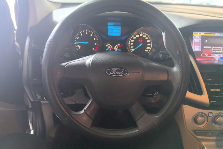 Used Ford Focus 2012 Sedan 1.6L Automatic Comfort Model Steering Wheel