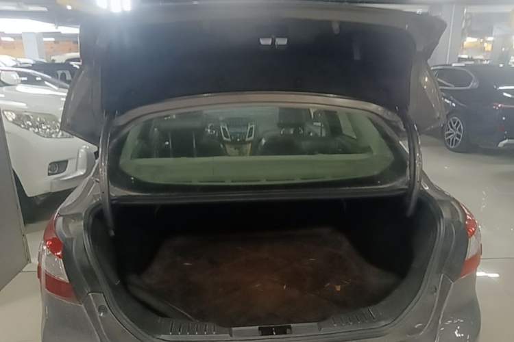 Used Ford Focus 2012 Sedan 1.6L Automatic Fashion Edition Trunk