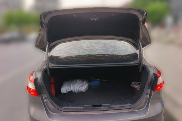 Used Ford Focus 2012 Sedan 1.6L Manual Fashion Edition Trunk