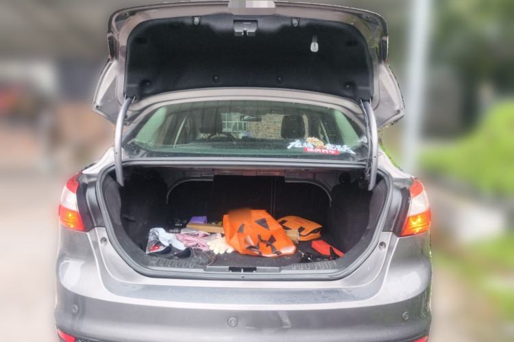 Used Ford Focus 2012 Sedan 1.6L Automatic Fashion Edition Trunk