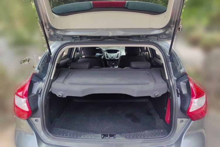 Used Ford Focus 2012 Hatchback 1.6L Manual Comfort Model Trunk