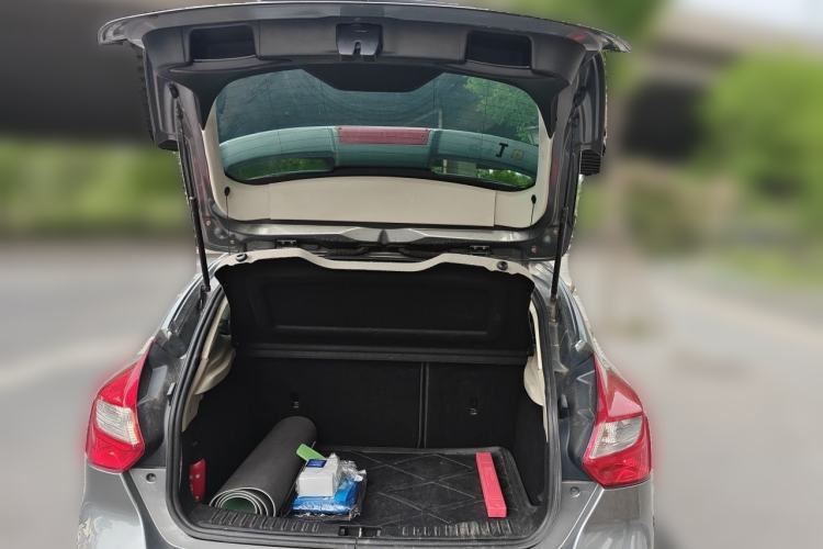 Used Ford Focus 2012 Hatchback 1.6L Manual Fashion Edition Trunk