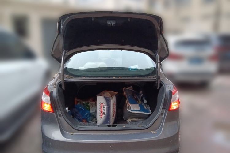 Used Ford Focus 2012 Sedan 1.6L Automatic Fashion Edition Trunk