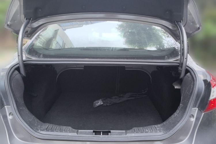 Used Ford Focus 2012 Sedan 1.6L Manual Fashion Edition Trunk