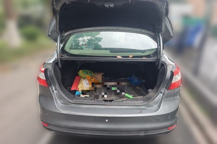 Used Ford Focus 2012 Sedan 1.6L Manual Fashion Edition Trunk