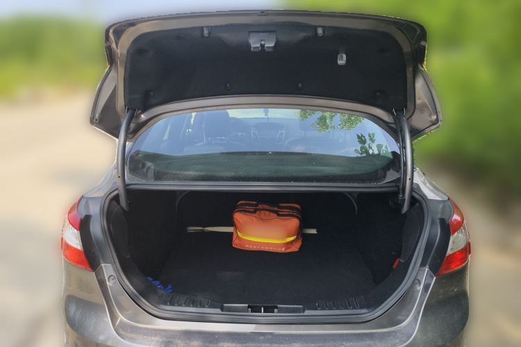 Used Ford Focus 2012 Sedan 1.6L Automatic Fashion Edition Trunk
