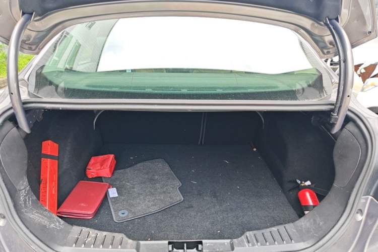 Used Ford Focus 2012 Sedan 1.6L Automatic Fashion Edition Trunk