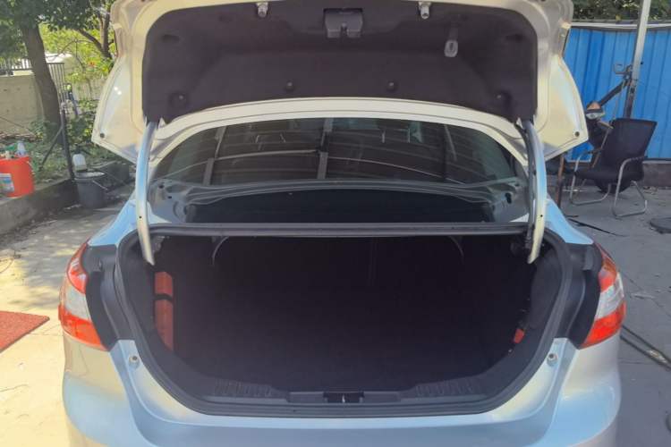Used Ford Focus 2012 Sedan 1.6L Automatic Fashion Edition Trunk