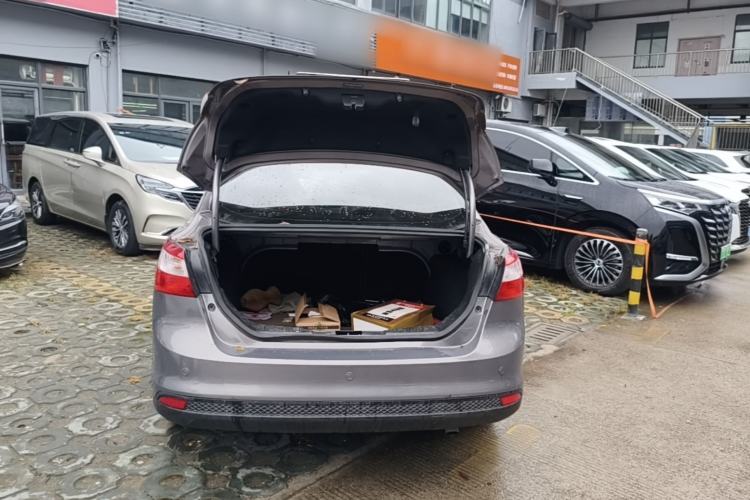 Used Ford Focus 2012 Sedan 1.6L Manual Fashion Edition Trunk