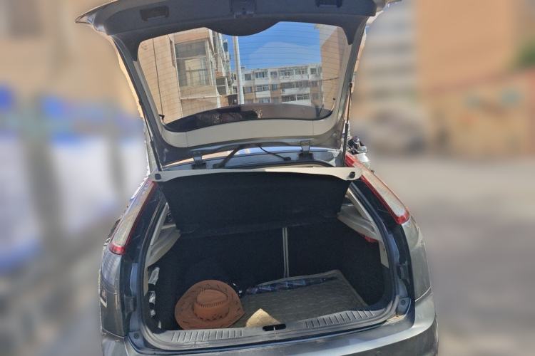 Used Ford Focus 2012 Hatchback Classic 1.8L Automatic Fashion Edition Trunk