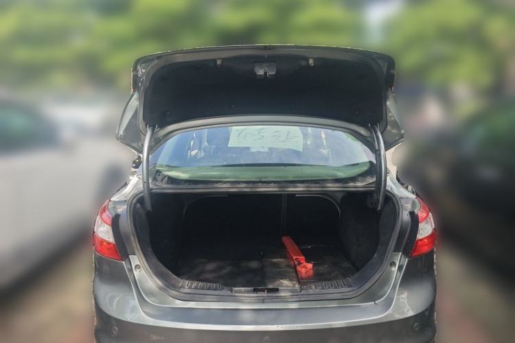 Used Ford Focus 2012 Sedan 1.6L Automatic Fashion Edition Trunk