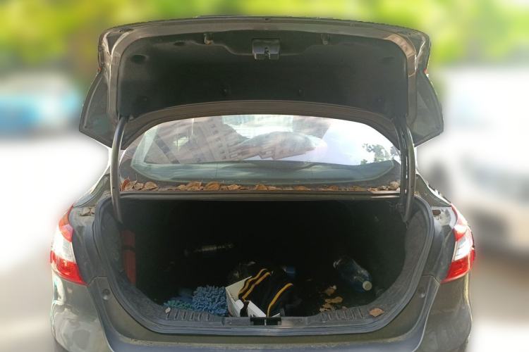Used Ford Focus 2012 Sedan 1.6L Manual Comfort Model Trunk