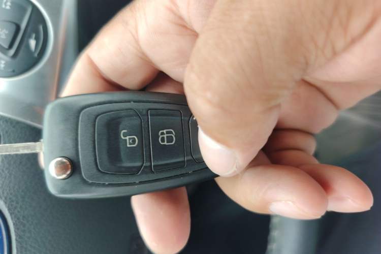 Used Ford Focus 2012 Sedan 1.6L Automatic Fashion Edition Vehicle Key