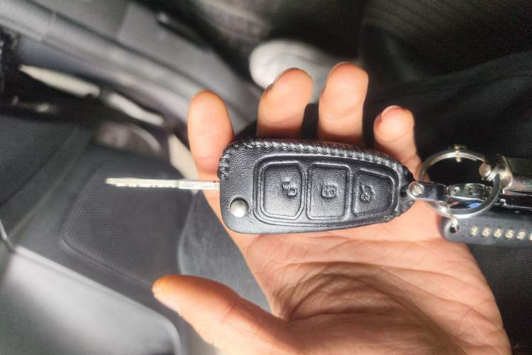 Used Ford Focus 2012 Sedan 1.6L Automatic Fashion Edition Vehicle Key