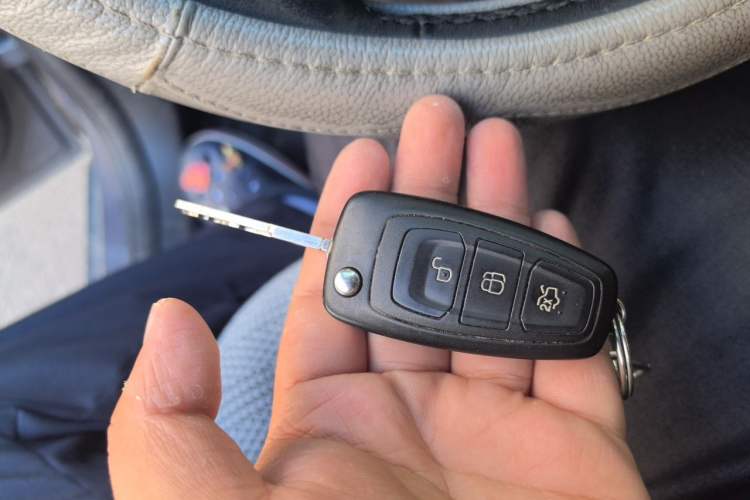 Used Ford Focus 2012 Sedan 1.6L Manual Fashion Edition Vehicle Key