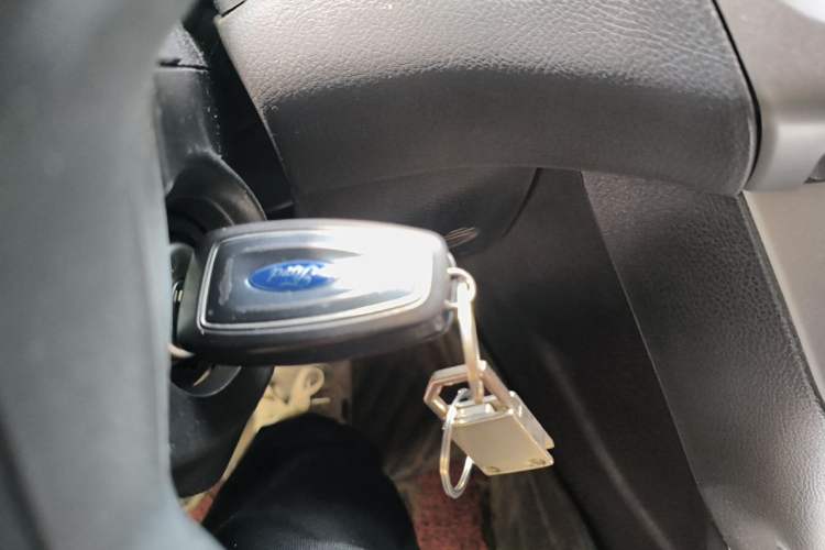 Used Ford Focus 2012 Sedan 1.6L Manual Fashion Edition Vehicle Key
