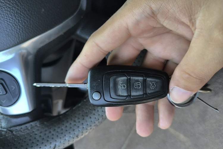 Used Ford Focus 2012 Hatchback 1.6L Manual Fashion Edition Vehicle Key