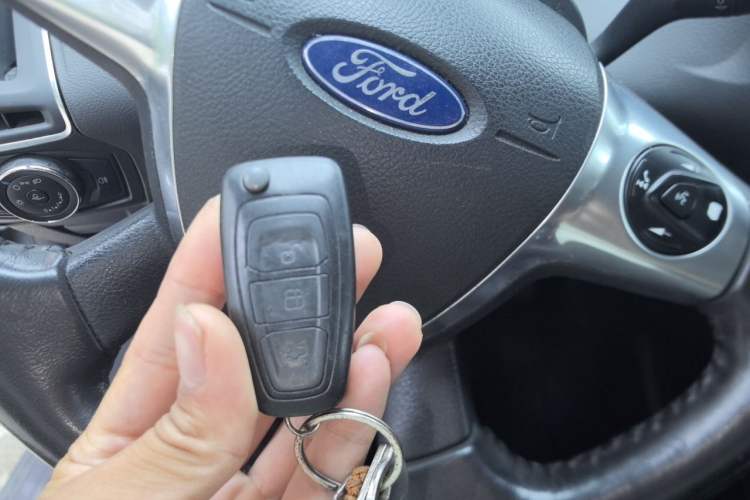 Used Ford Focus 2012 Sedan 1.6L Manual Fashion Edition Vehicle Key