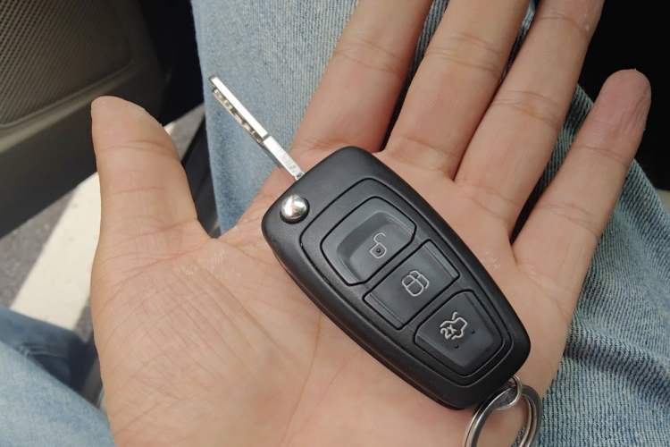 Used Ford Focus 2012 Sedan 1.6L Automatic Fashion Edition Vehicle Key