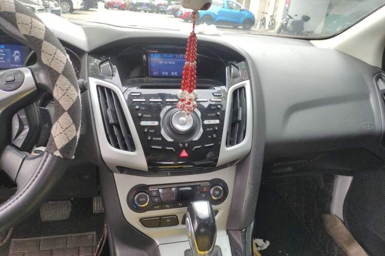 Used Ford Focus 2012 Hatchback 2.0L Automatic Luxury Sport Model Audio And AC Panel