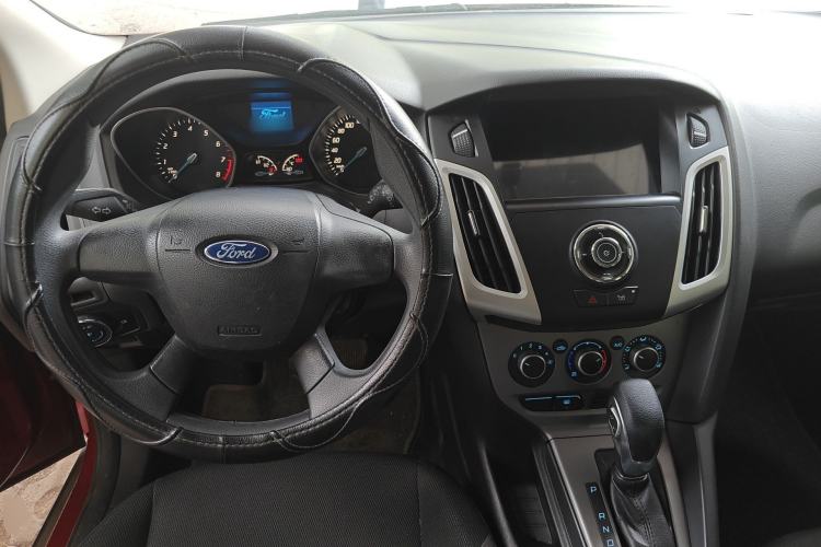 Used Ford Focus 2012 Hatchback 1.6L Automatic Comfort Model Center Console