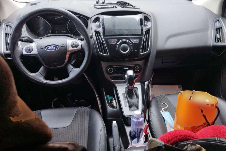Used Ford Focus 2012 Hatchback 1.6L Automatic Fashion Edition Center Console