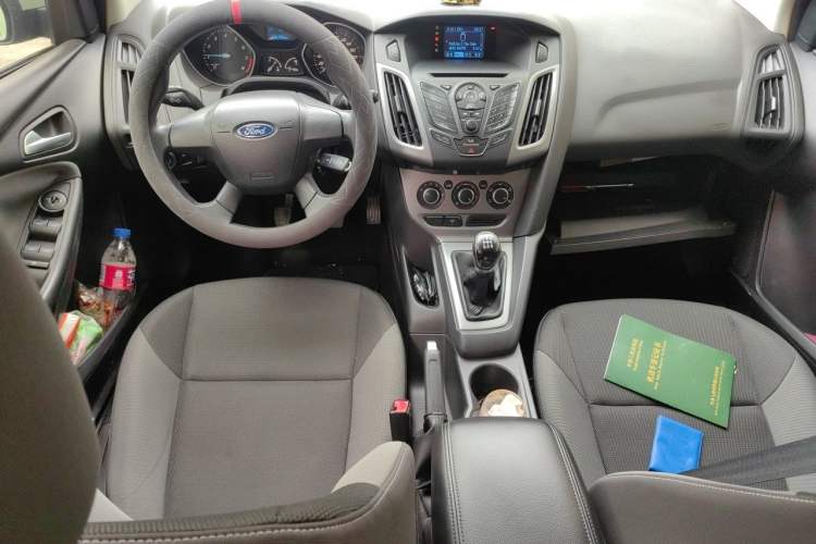 Used Ford Focus 2012 Hatchback 1.6L Manual Comfort Model Center Console