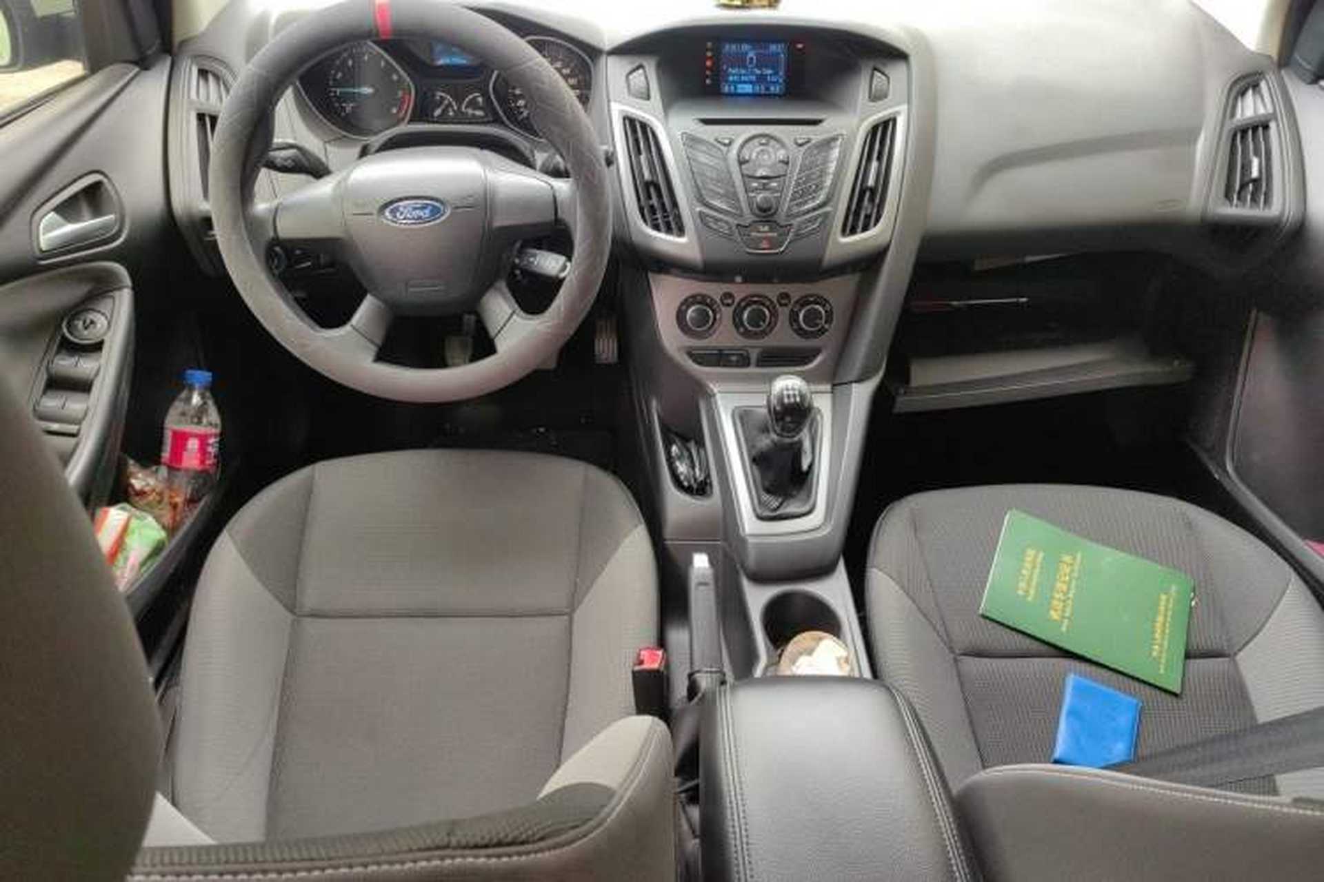 Used Ford Focus 2012 Hatchback 1.6L Manual Comfort Model Center Console