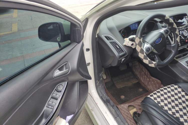 Used Ford Focus 2012 Hatchback 2.0L Automatic Luxury Sport Model Driver Seat